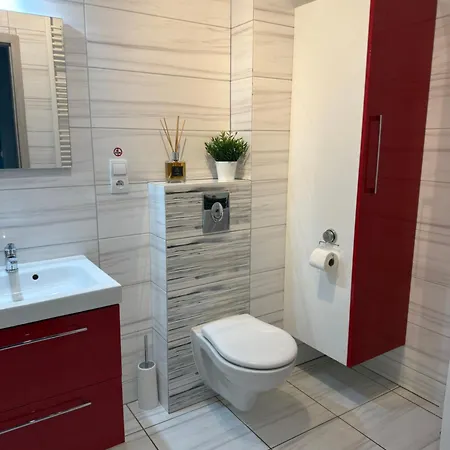 شقة 1 Tyskie Apartamenty Z Prywatnym Ogrodkiem