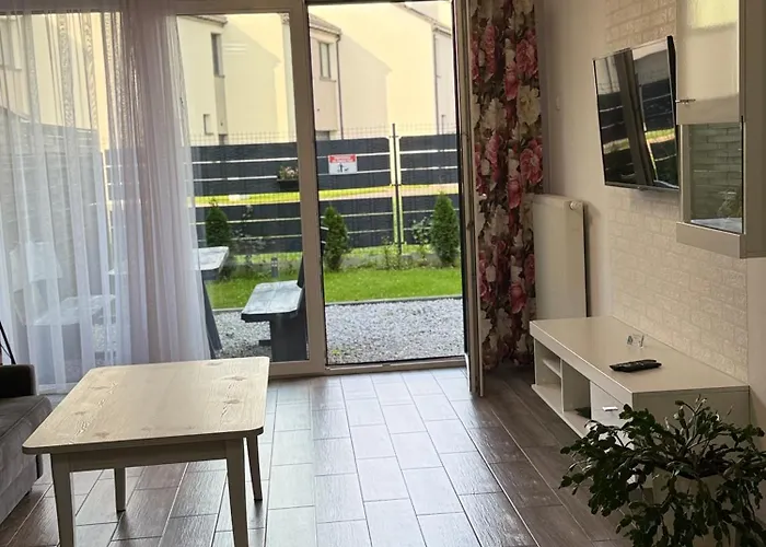 1 Tyskie Z Prywatnym Ogrodkiem דירה טיצ'י